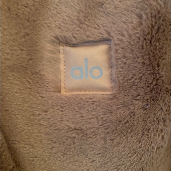 NEW Alo Faux Fur Tote Bag Toasted Almond - Picture 2 of 5